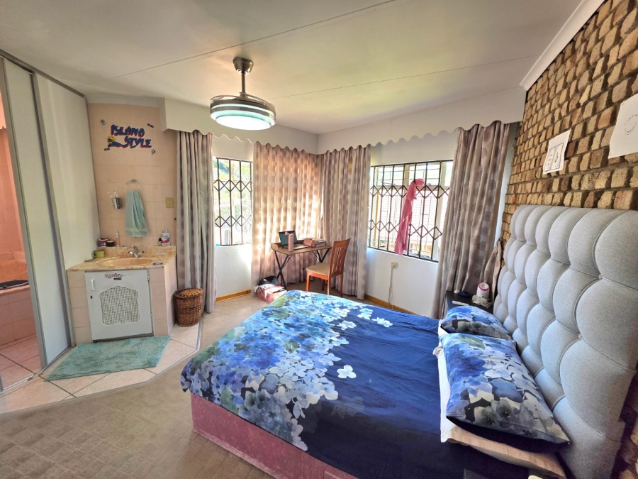 5 Bedroom Property for Sale in La Provance Free State